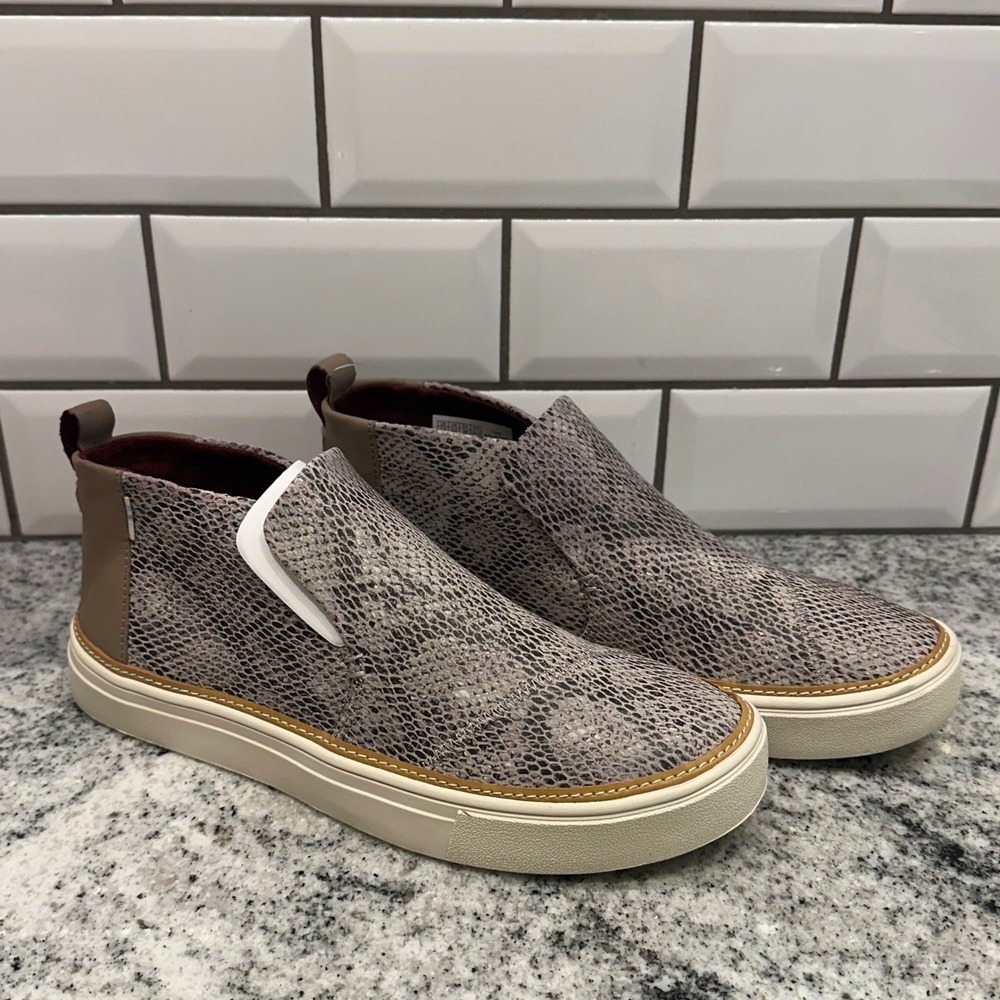 Toms Women 7.5 Paxton Slip On Sneaker Cobblestone Snake Printed Suede Grey Brown